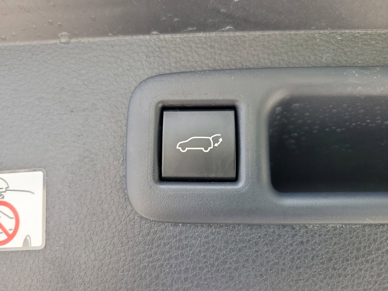 Used 2025 Toyota Highlander LE image 9