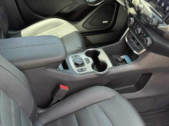 Used 2024 GMC Terrain Denali w/ Black Diamond Edition AWD/4WD image 19