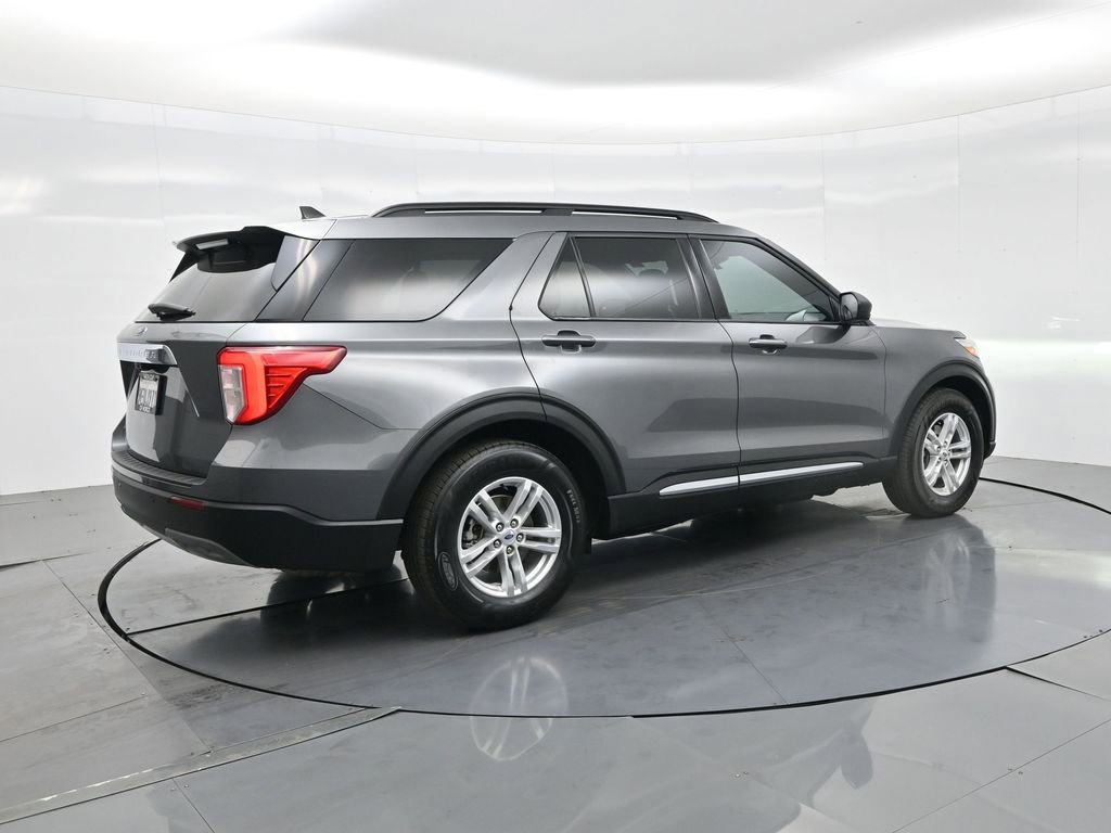 Used 2022 Ford Explorer XLT w/ Equipment Group 202A image 7