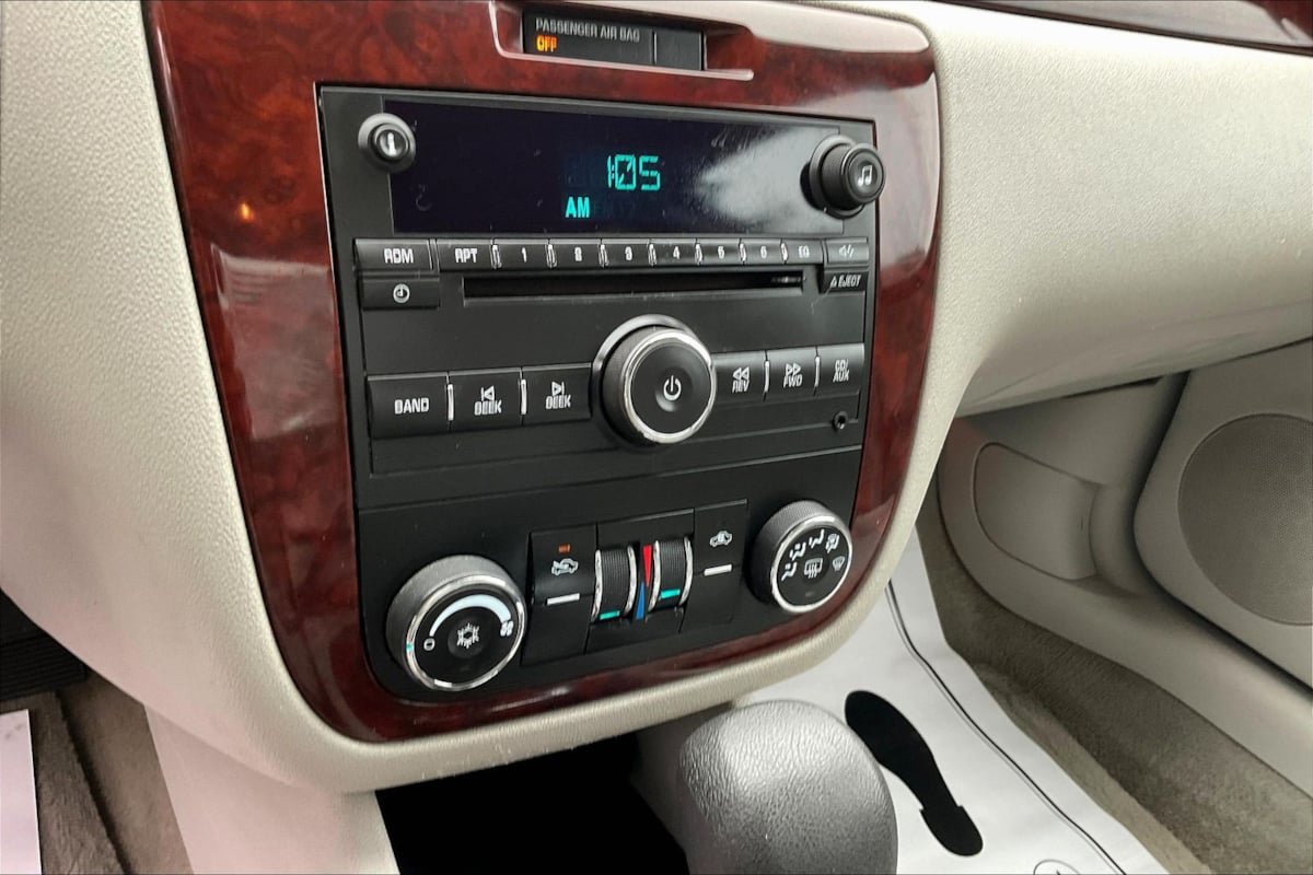 Used 2008 Chevrolet Impala LT FWD image 15