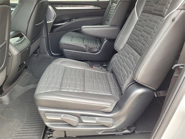 Used 2025 Cadillac Escalade ESV V image 23