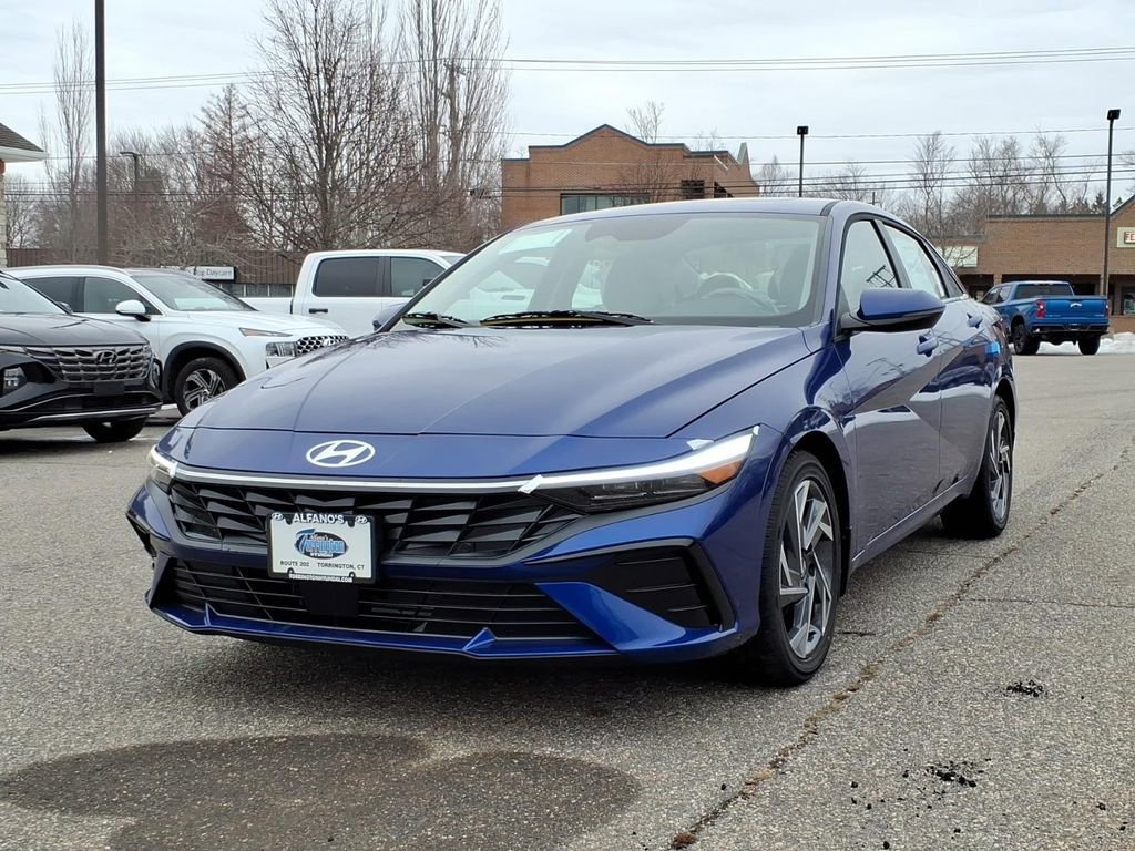 New 2025 Hyundai Elantra Limited image 5