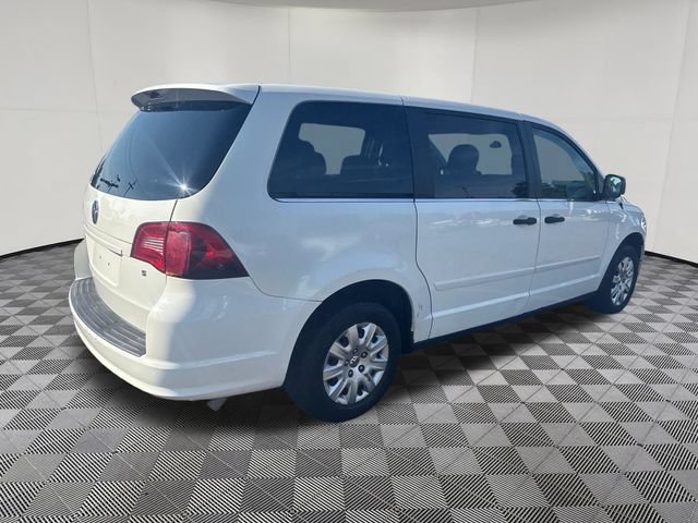 Used 2009 Volkswagen Routan S FWD image 5