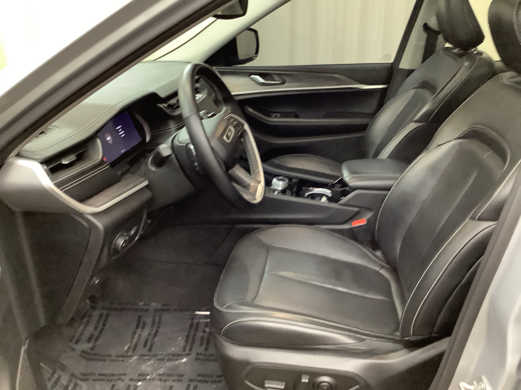 Used 2021 Jeep Grand Cherokee L Limited AWD/4WD image 14