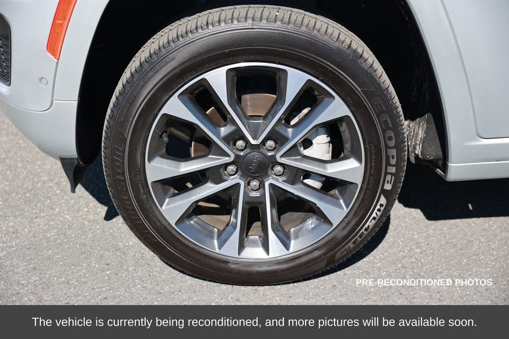 Used 2023 Jeep Grand Cherokee Overland image 12