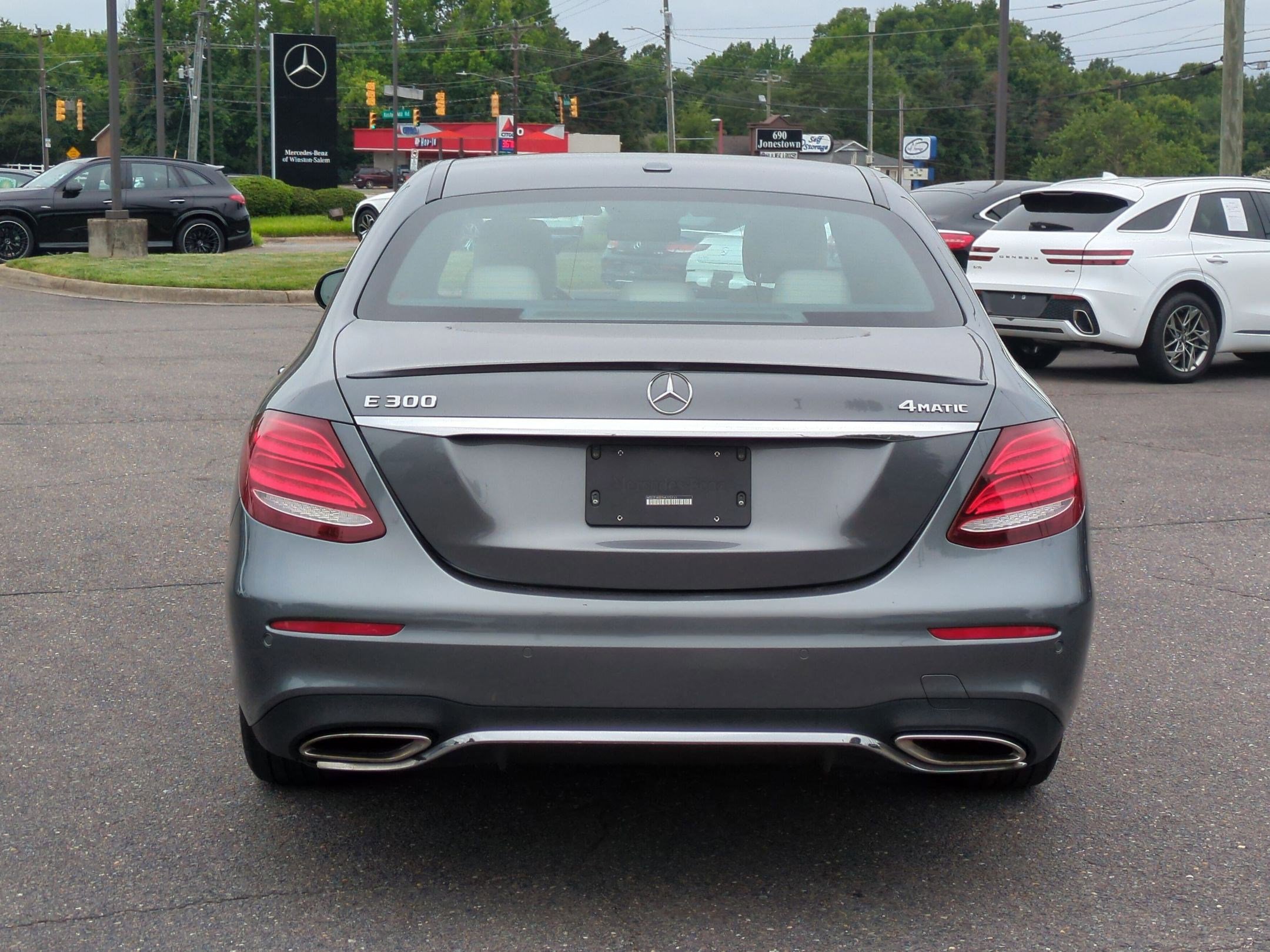 Used 2017 Mercedes-Benz E 300 4MATIC image 4