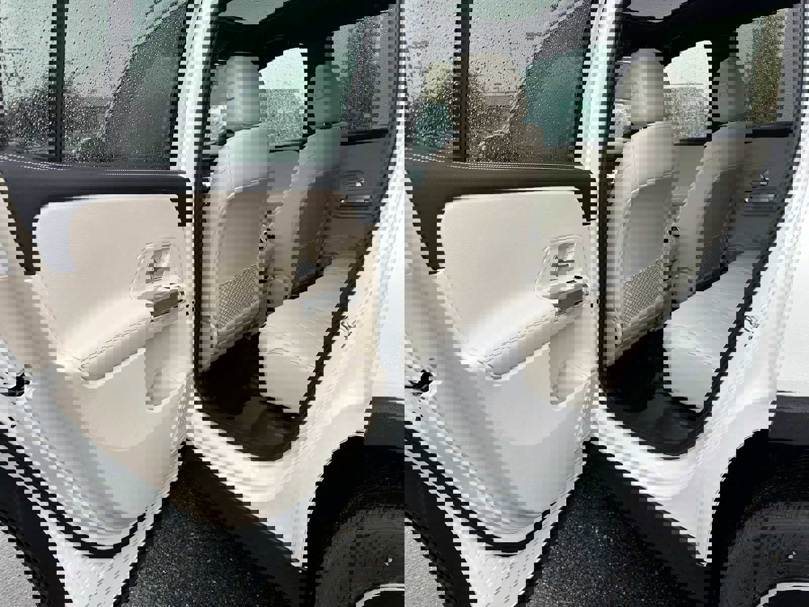 Used 2026 Mercedes-Benz GLB 250 4MATIC image 15