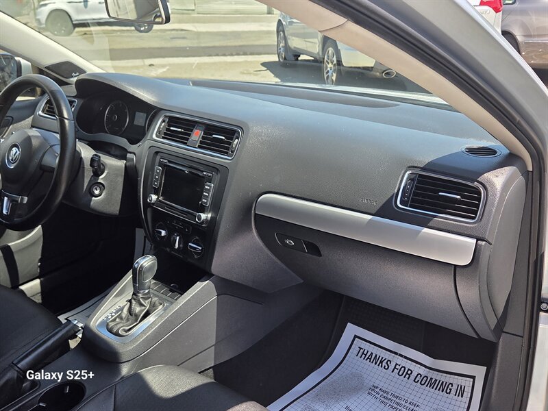 Used 2012 Volkswagen Jetta TDI FWD image 14