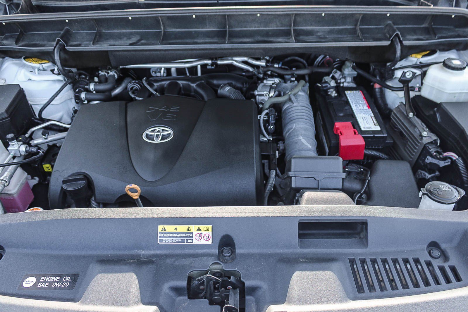 Used 2021 Toyota Highlander L FWD image 27