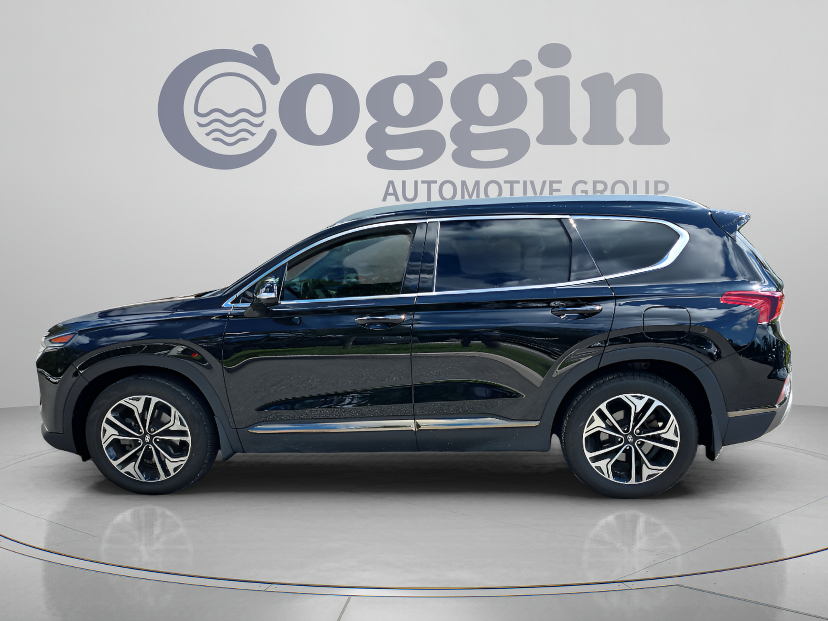 Used 2019 Hyundai Santa Fe FWD image 2