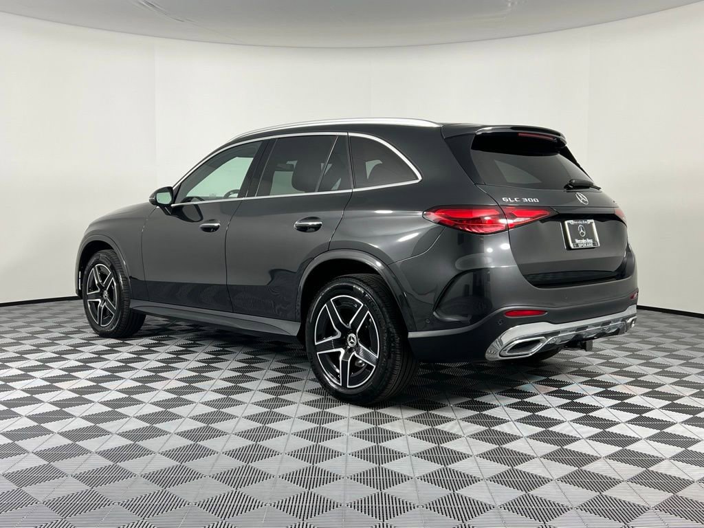 Used 2025 Mercedes-Benz GLC 300 4MATIC image 7