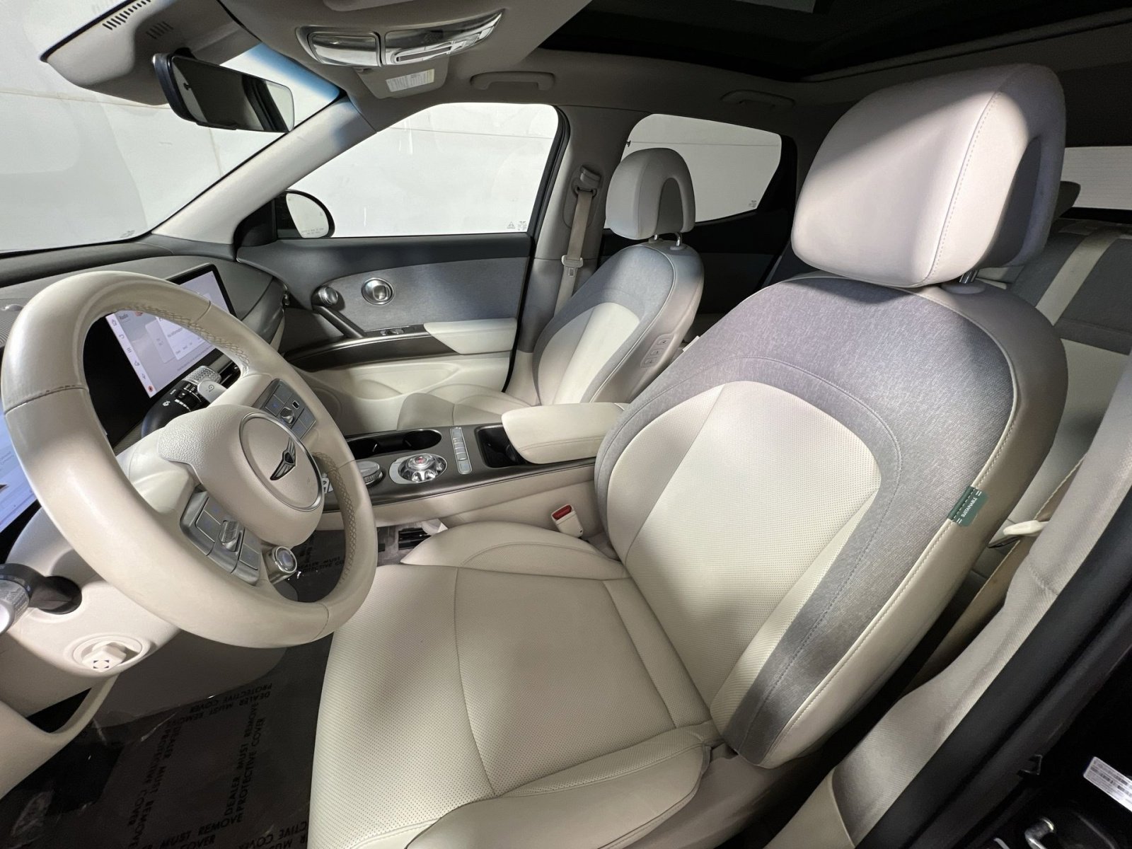 Used 2024 Genesis GV60 RWD image 13