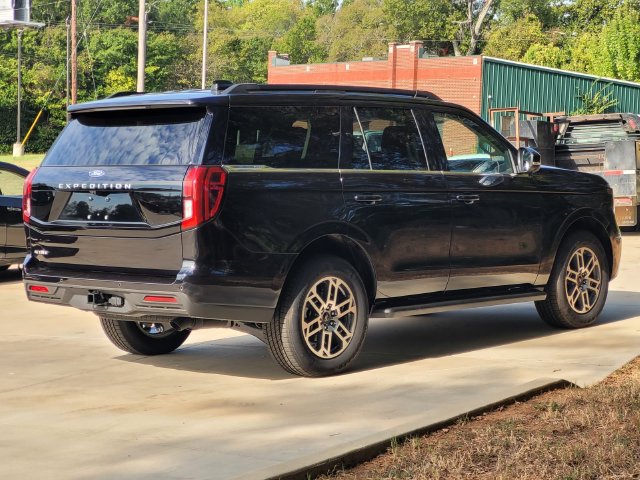 Used 2026 Ford Expedition Active RWD image 4