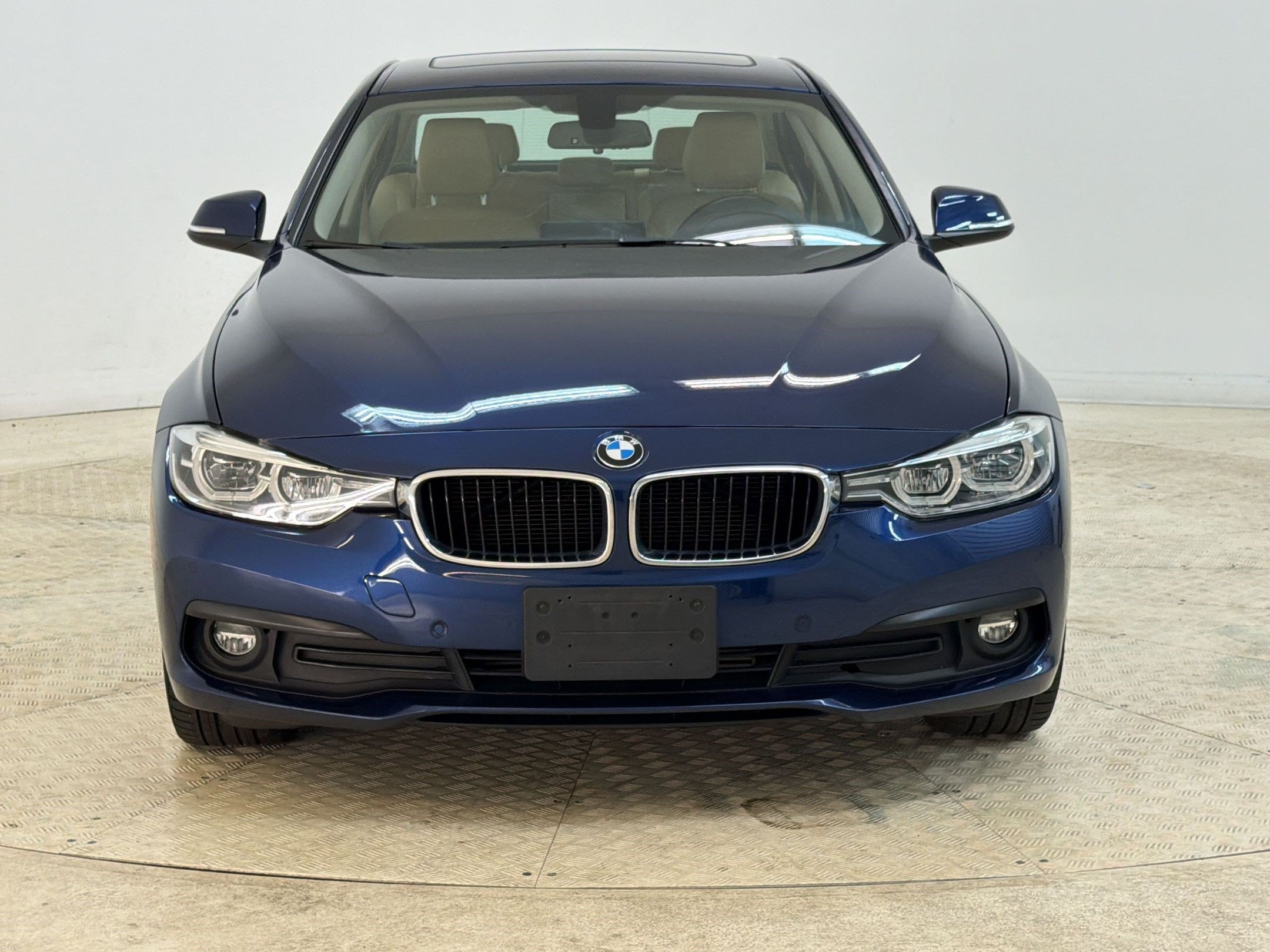 Used 2018 BMW 320i xDrive Sedan w/ Convenience Package AWD/4WD image 6