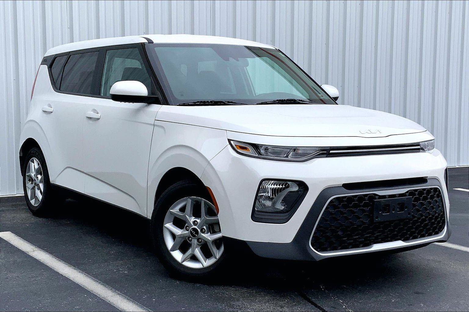 Used 2022 Kia Soul LX w/ Technology Package FWD image 2