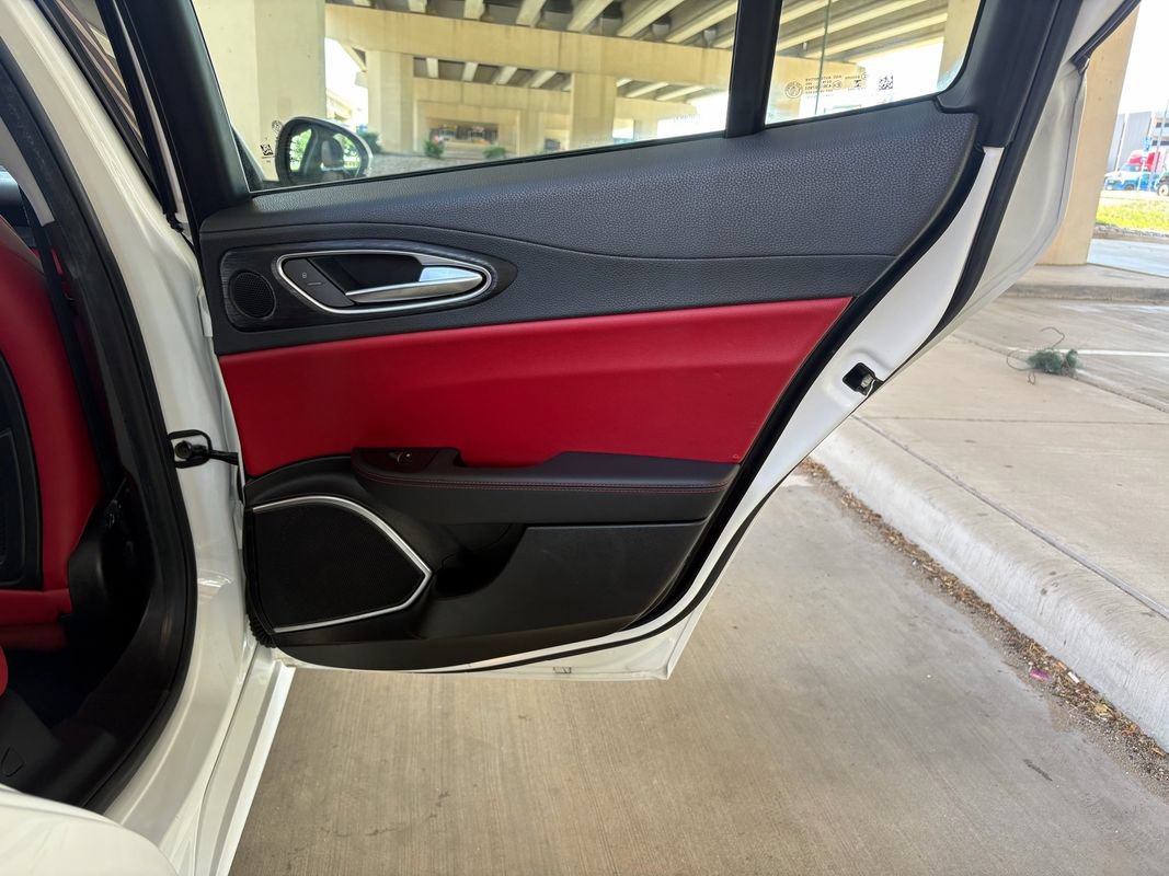 Used 2018 Alfa Romeo Giulia AWD image 26