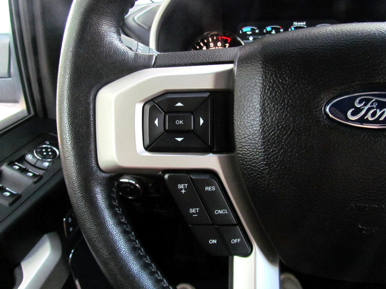 Used 2018 Ford F150 Lariat w/ Trailer Tow Package image 29