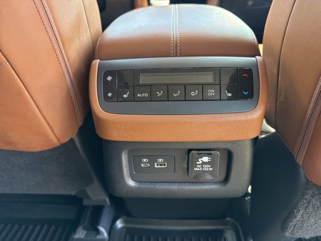 Used 2024 Nissan Pathfinder Platinum image 18