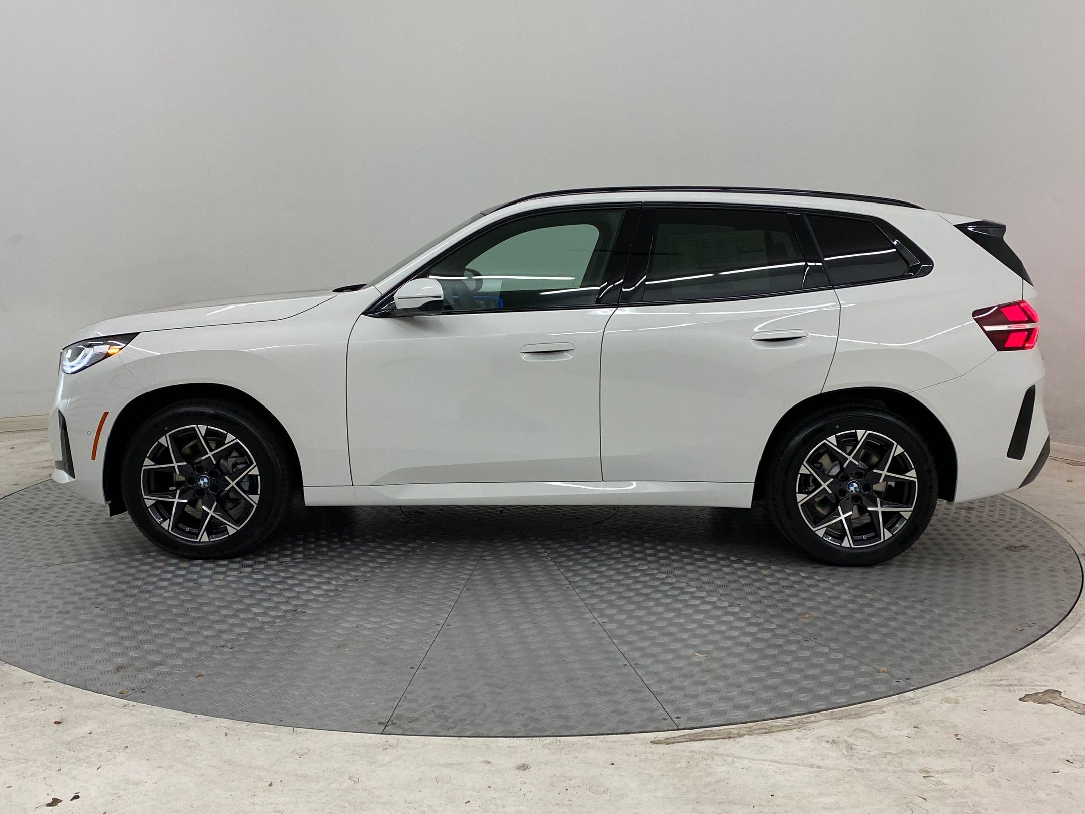New 2026 BMW X3 xDrive30 w/ Premium Package image 2