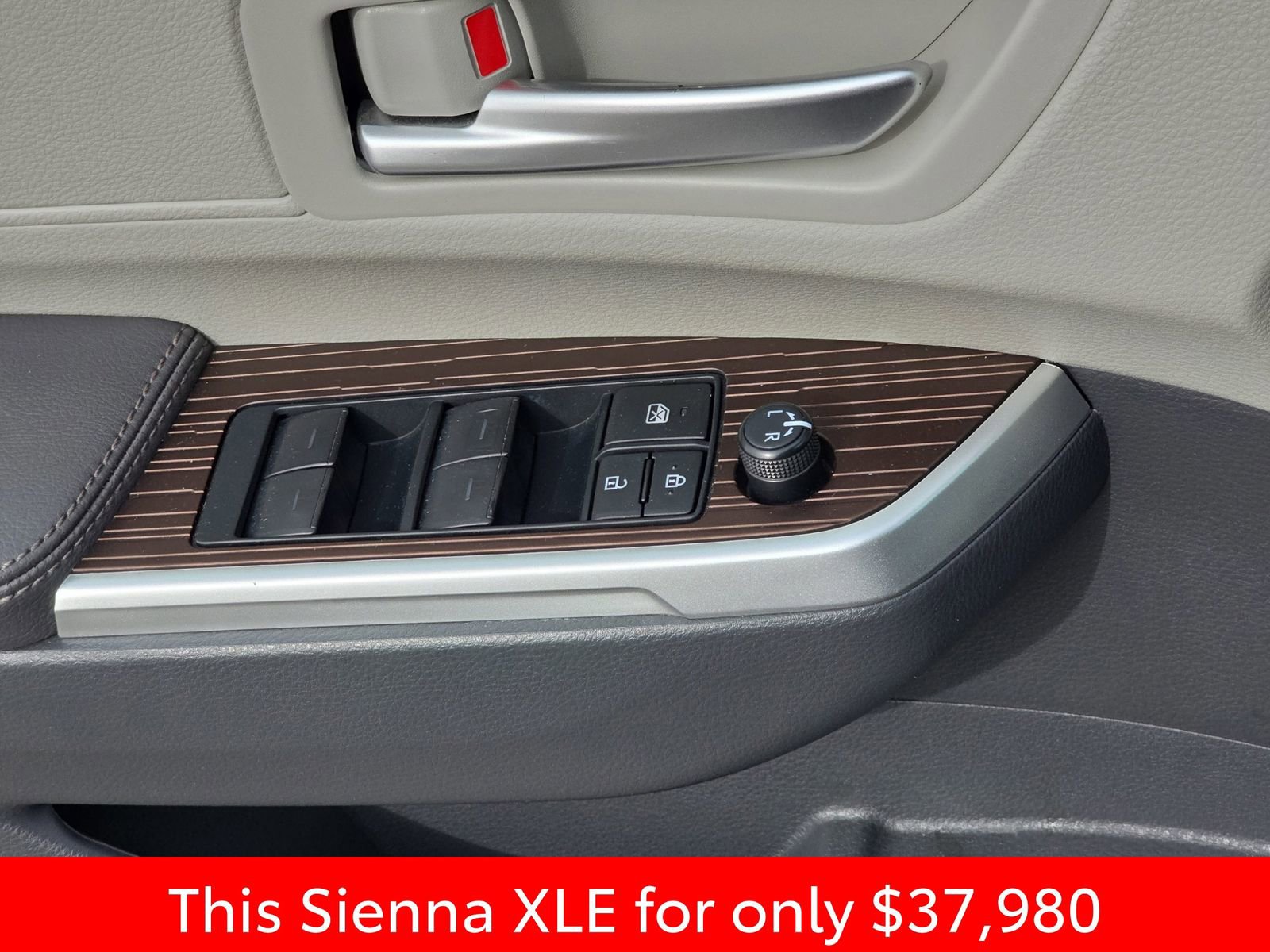 Used 2024 Toyota Sienna XLE image 38