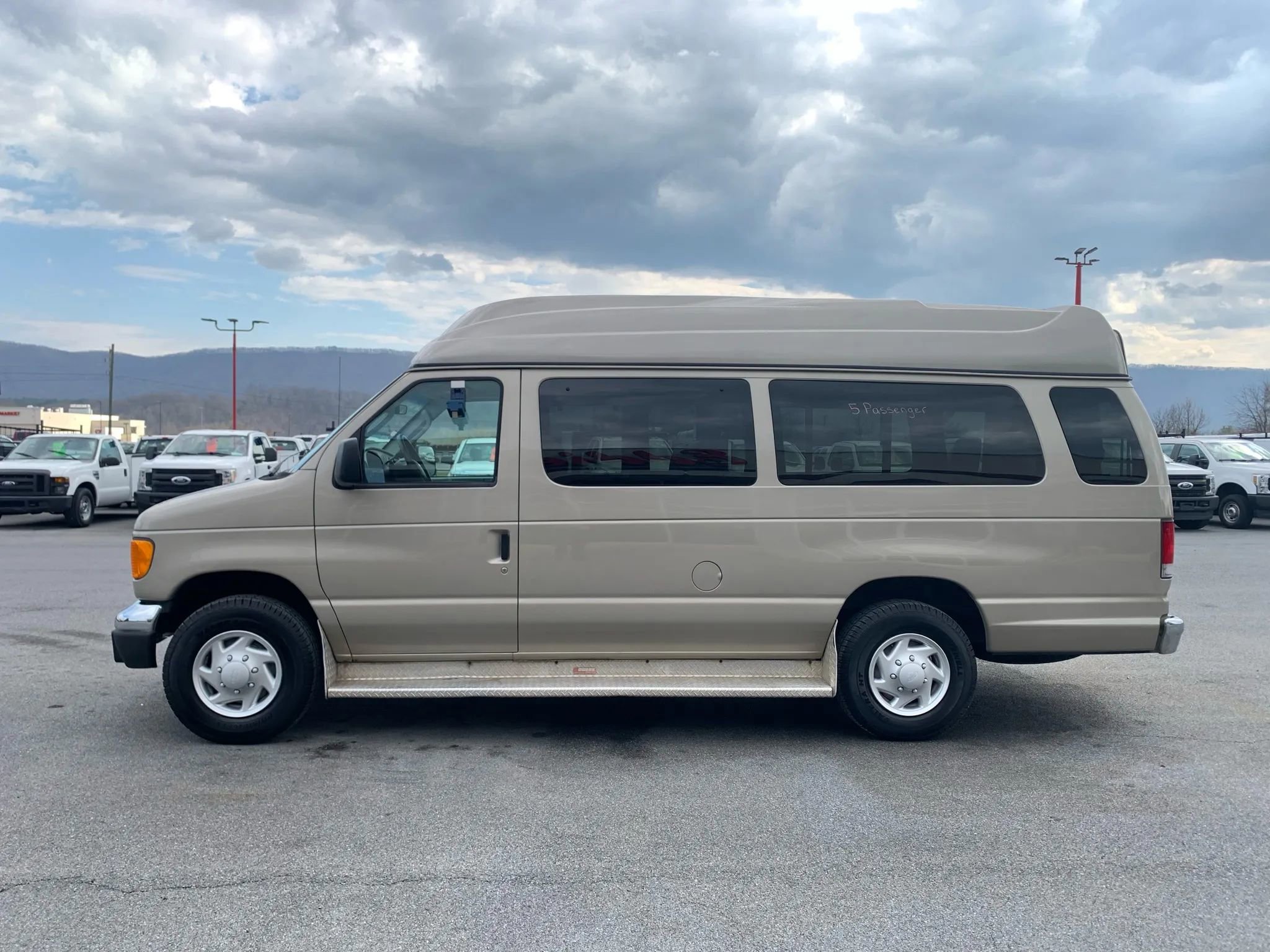 Used 2007 Ford E-350 and Econoline 350 XL image 5