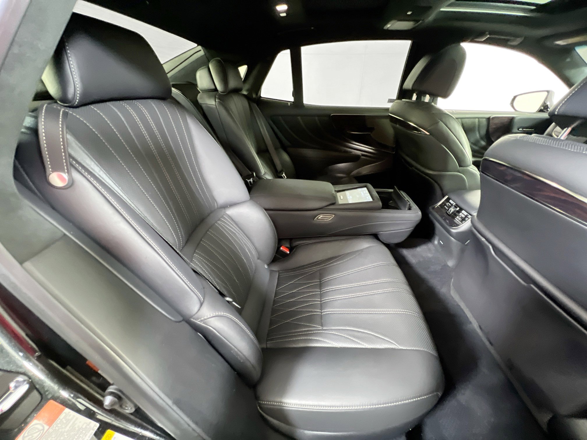 Used 2018 Lexus LS 500 AWD w/ Luxury Package image 28