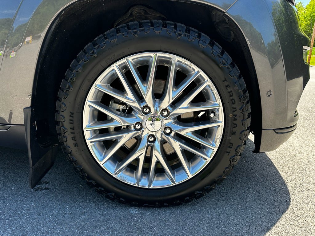 Used 2017 Jeep Grand Cherokee Summit AWD/4WD image 30