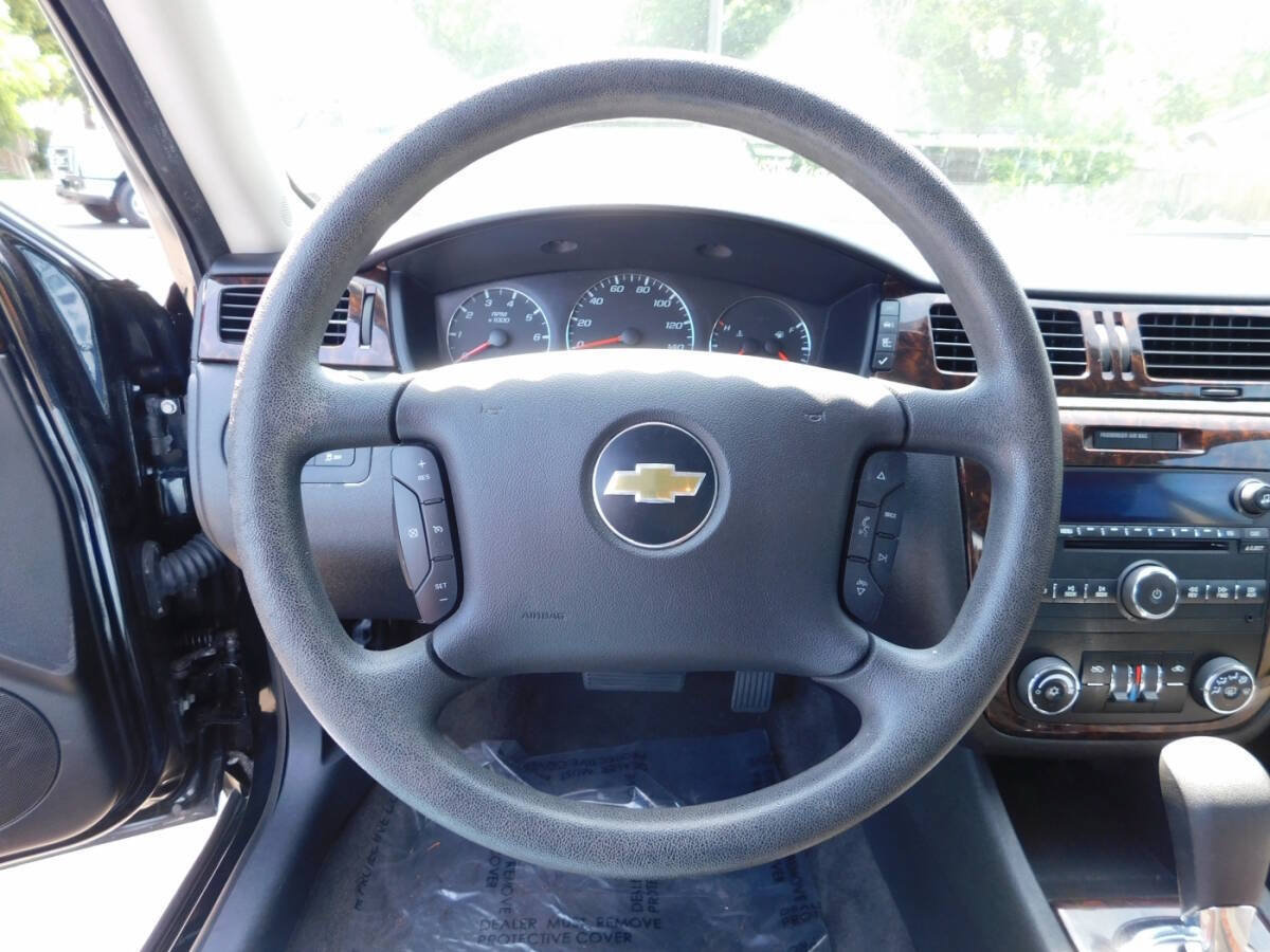Used 2015 Chevrolet Impala LT w/ LT Sunroof Package FWD image 8