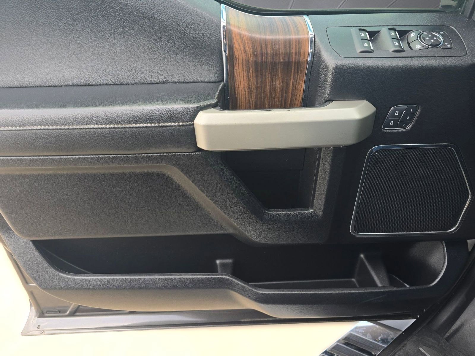 Used 2017 Ford F150 Lariat w/ Equipment Group 502A Luxury image 11