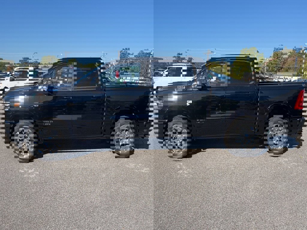 New 2026 RAM 1500 4x4 Crew Cab image 4