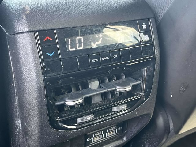 Used 2022 Jeep Grand Cherokee L Laredo w/ Luxury Tech Group I AWD/4WD image 20