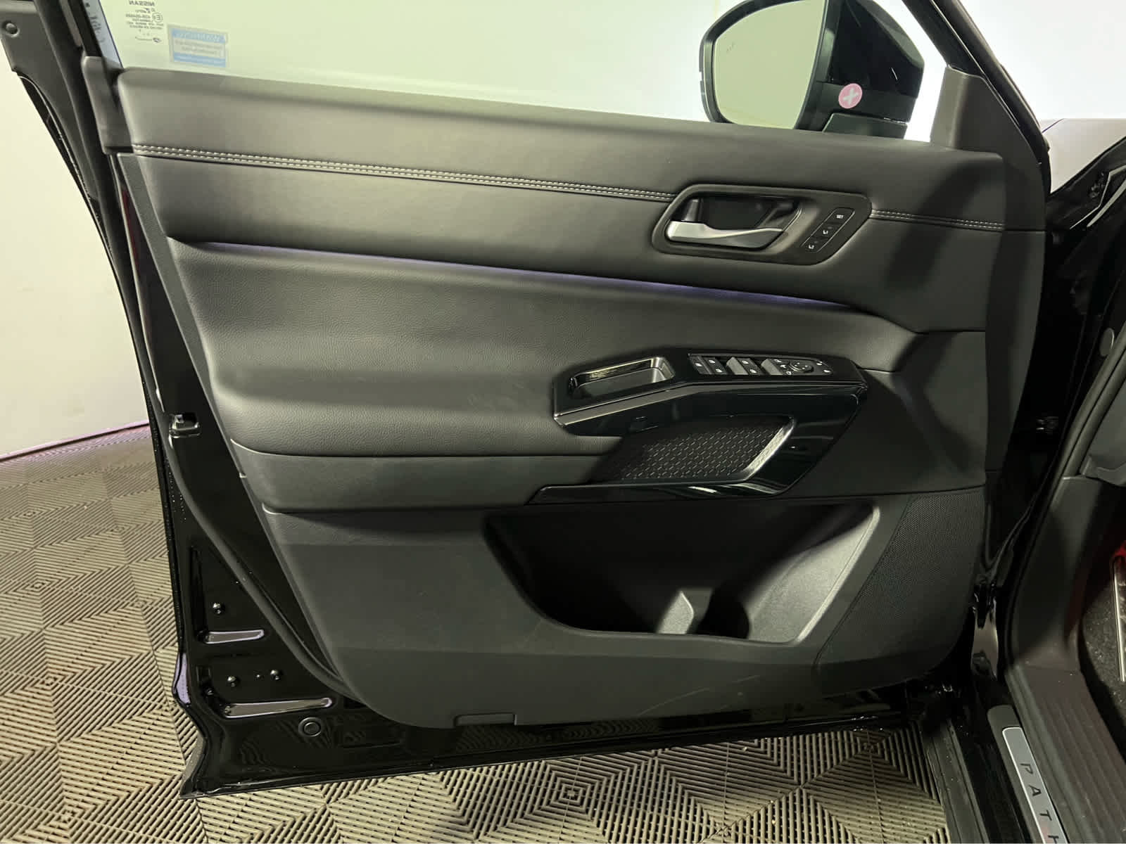 New 2026 Nissan Pathfinder Platinum image 15