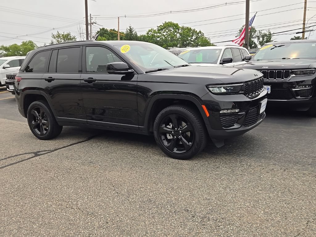 Certified 2023 Jeep Grand Cherokee Limited w/ Black Appearance Package AWD/4WD image 4