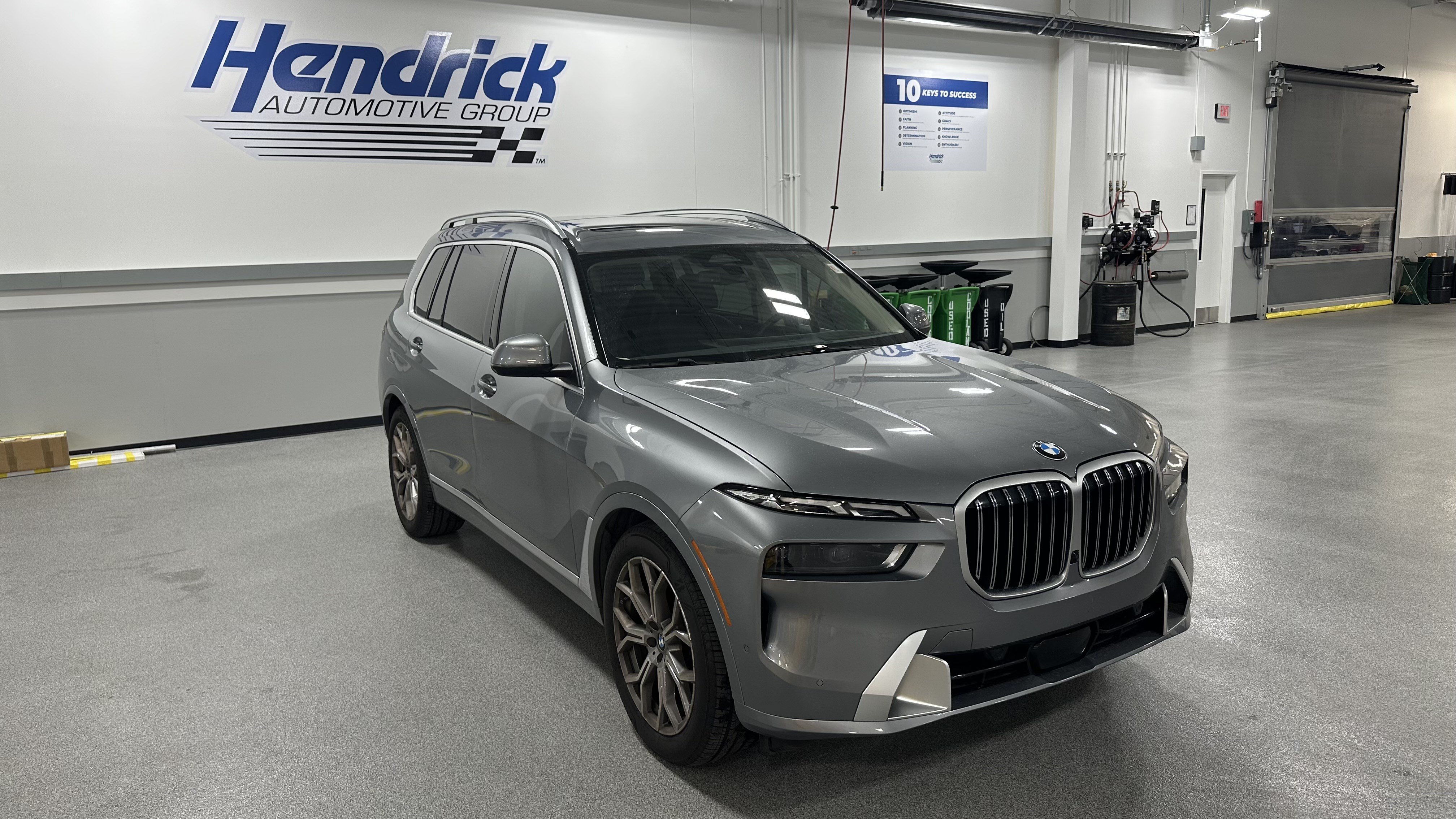 Certified 2024 BMW X7 xDrive40i w/ Premium Package AWD/4WD image 2