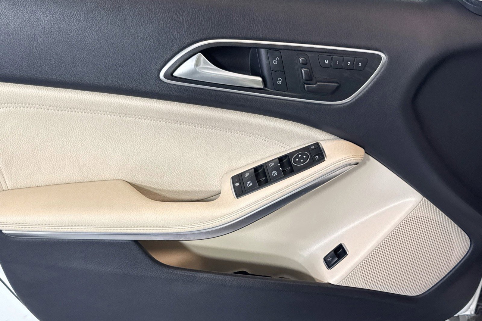 Used 2016 Mercedes-Benz GLA 250 GLA 250 image 17