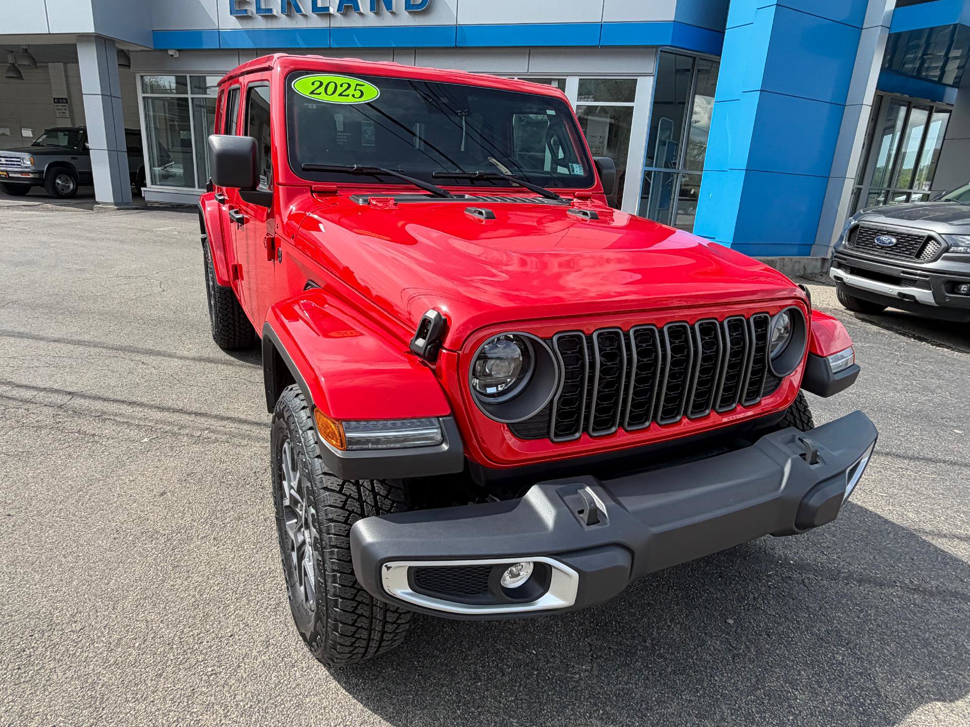Used 2025 Jeep Wrangler Unlimited Sahara AWD/4WD image 12