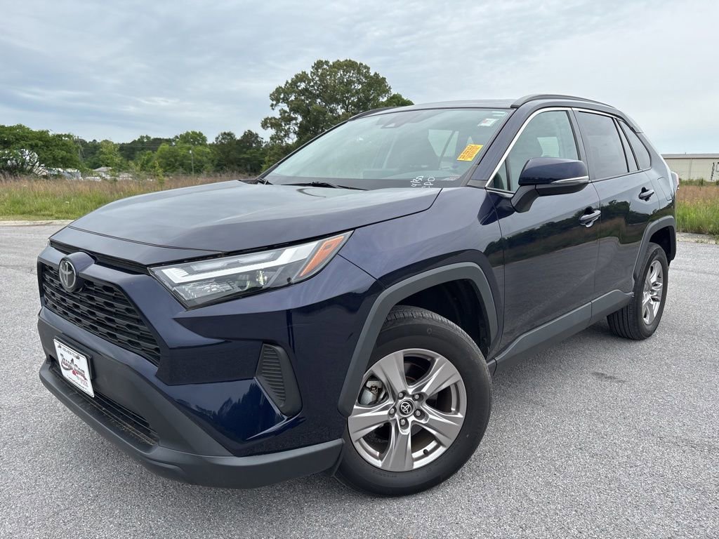 Used 2022 Toyota RAV4 XLE FWD image 4