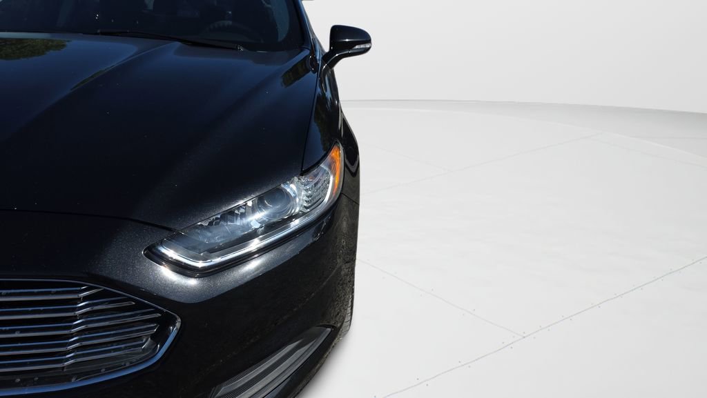 Used 2015 Ford Fusion SE FWD image 9