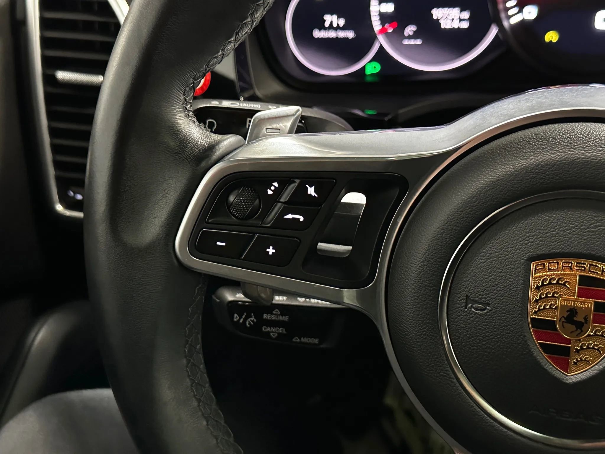 Used 2023 Porsche Cayenne image 30