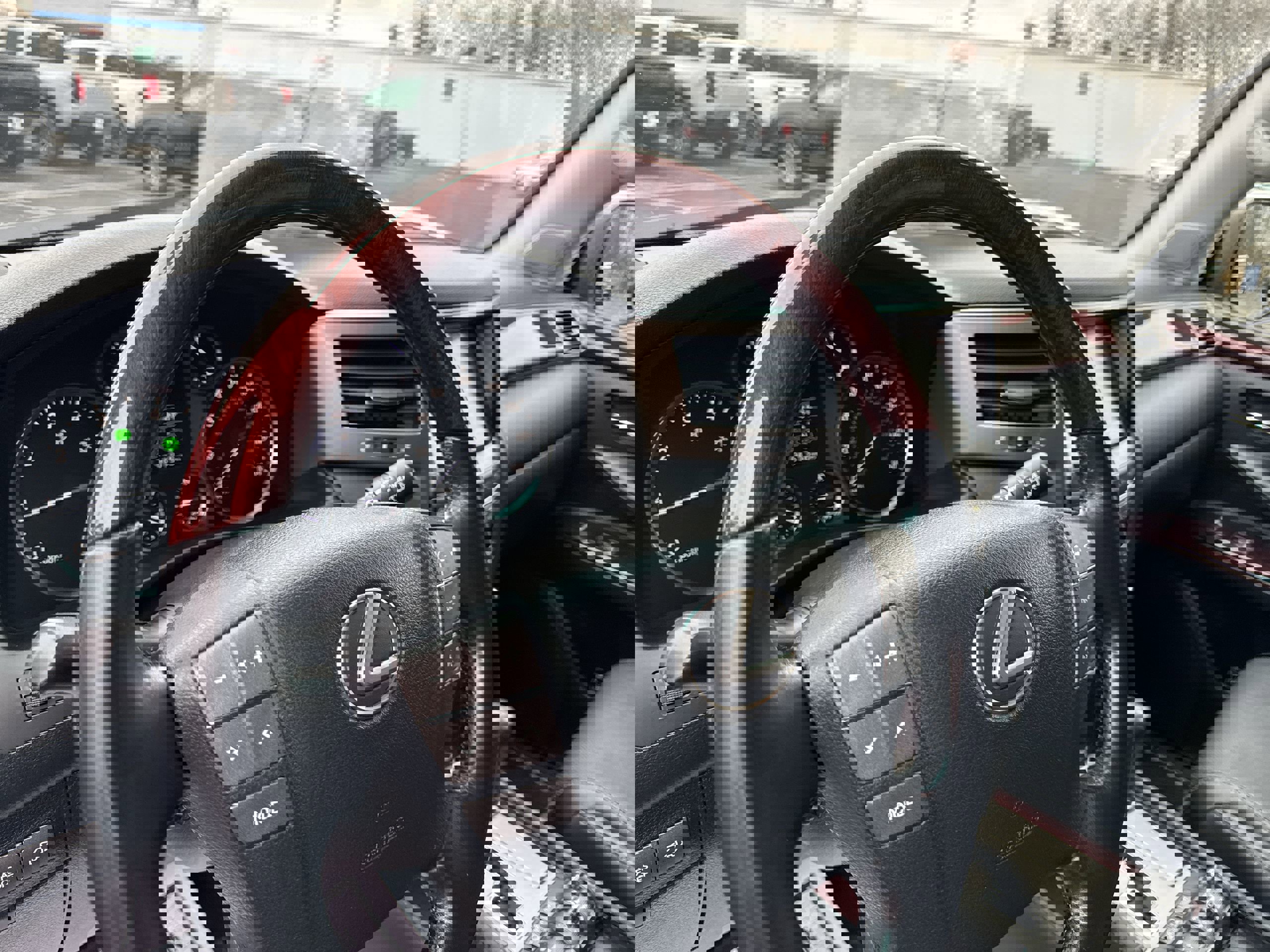 Used 2015 Lexus LX 570 4WD w/ Luxury Package image 11