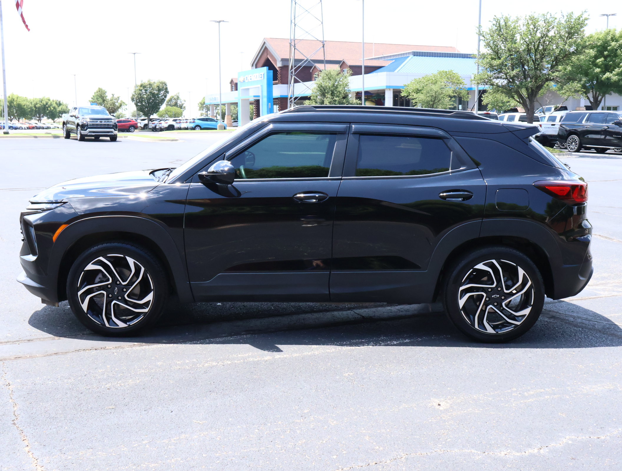 Used 2025 Chevrolet TrailBlazer RS w/ Convenience Package FWD image 32