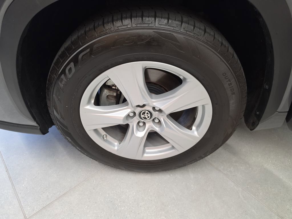 Used 2023 Toyota Highlander L FWD image 33