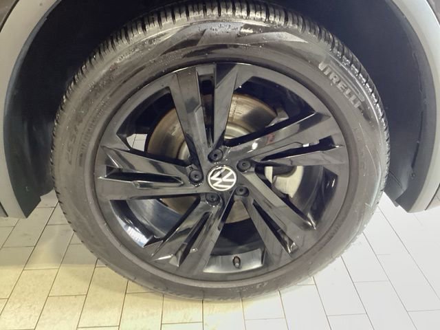Certified 2024 Volkswagen Tiguan SE R-Line image 25