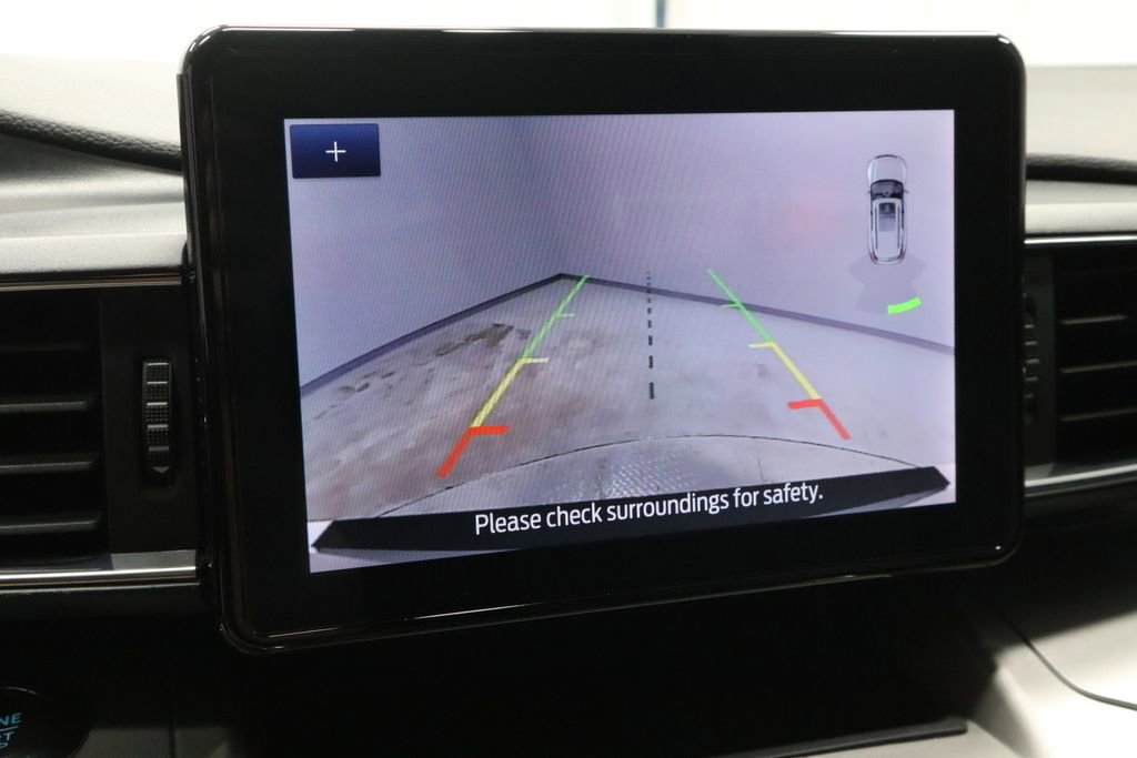 Certified 2022 Ford Explorer XLT w/ Equipment Group 202A image 3