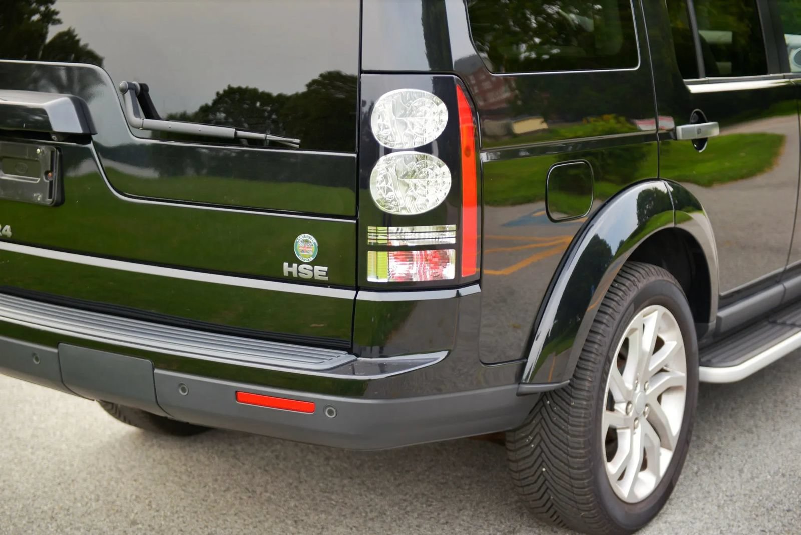 Used 2016 Land Rover LR4 HSE Silver Edition AWD/4WD image 25