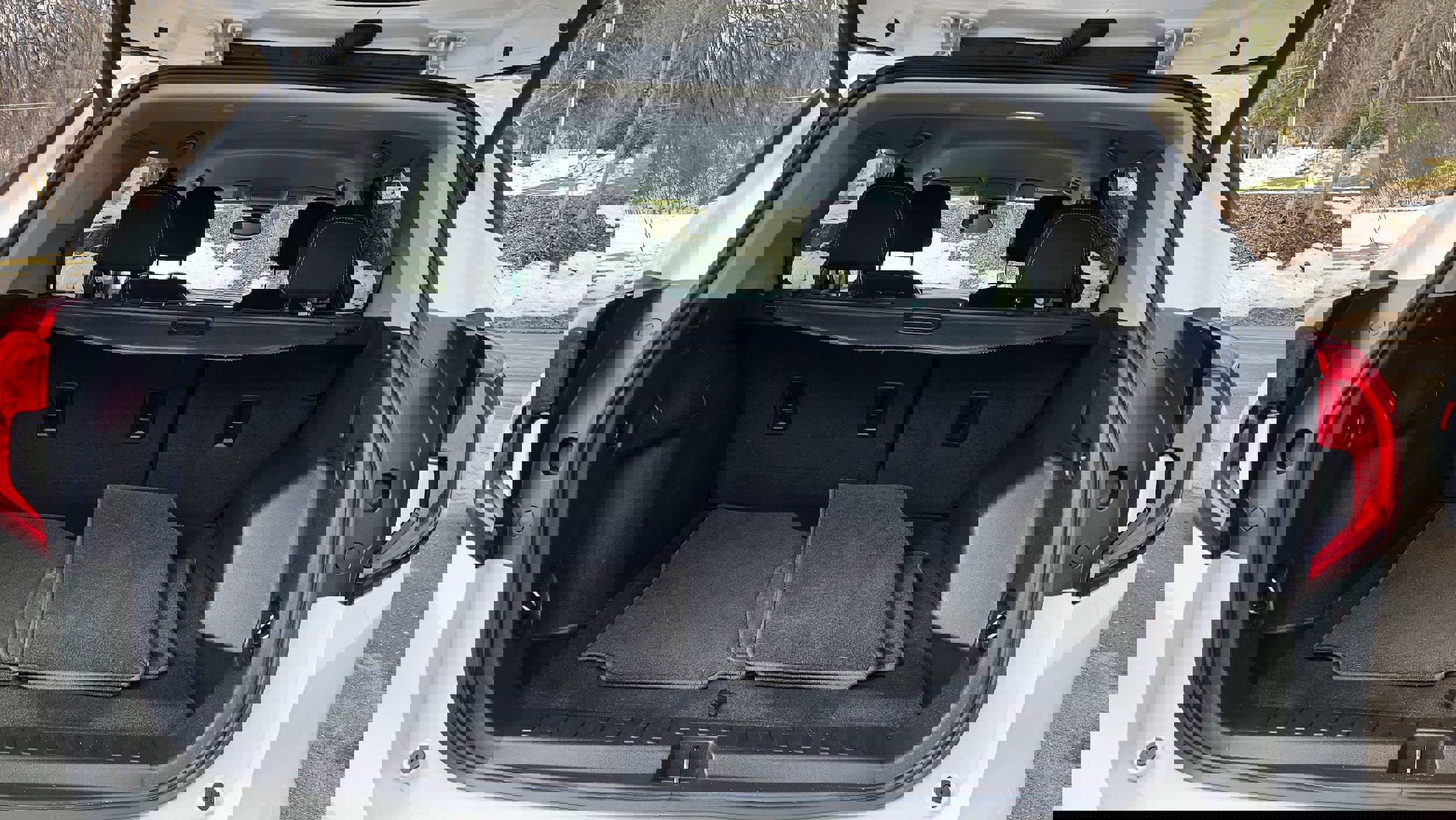 Used 2023 GMC Terrain SLE w/ Driver Convenience Package image 16