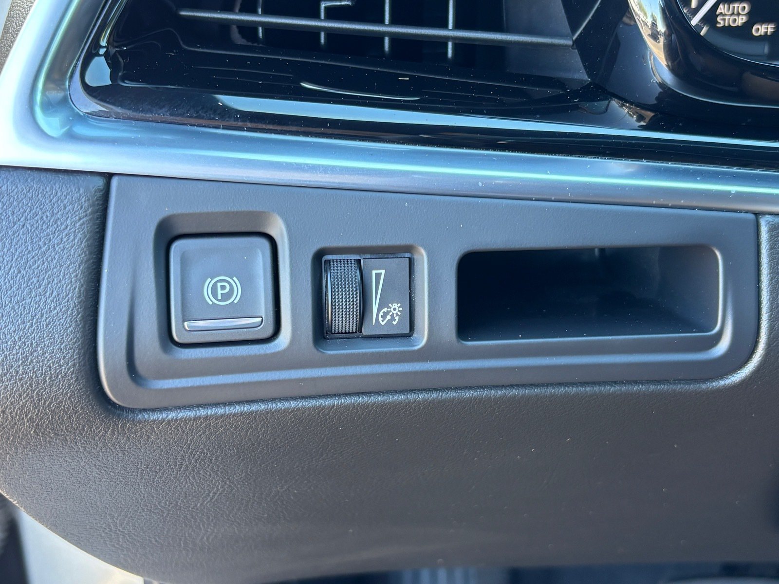 Used 2025 Cadillac XT6 Premium Luxury FWD image 23