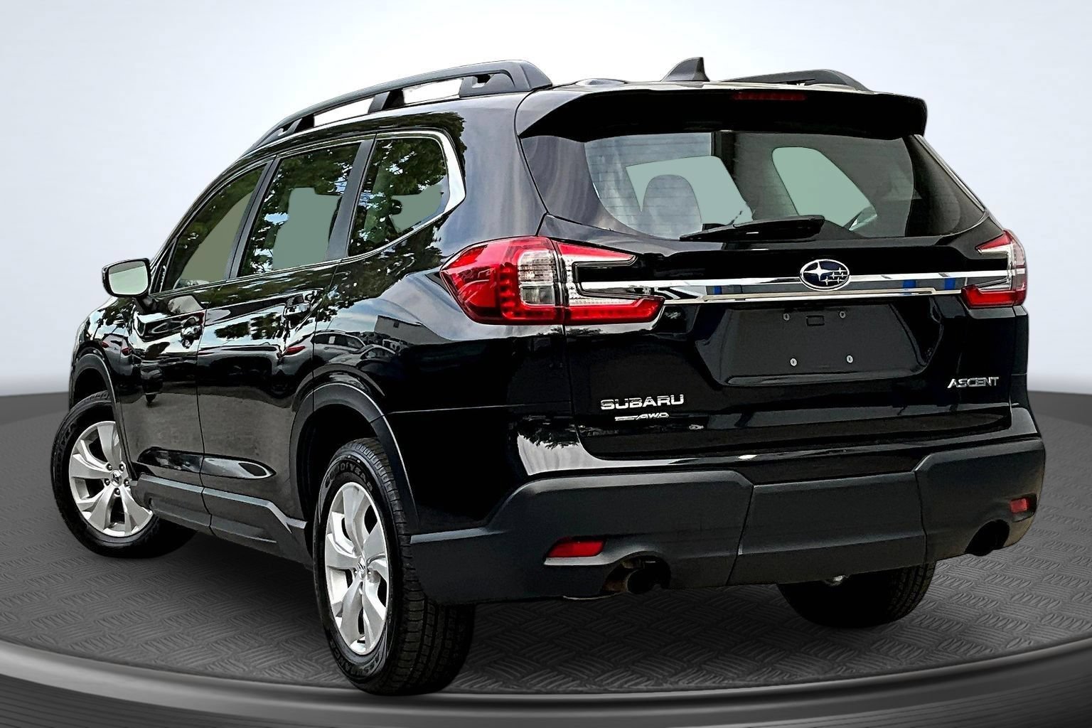Used 2023 Subaru Ascent 8-Passenger AWD/4WD image 4