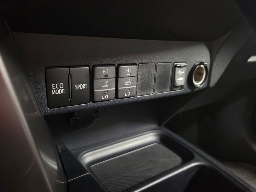 Used 2016 Toyota RAV4 Limited image 16