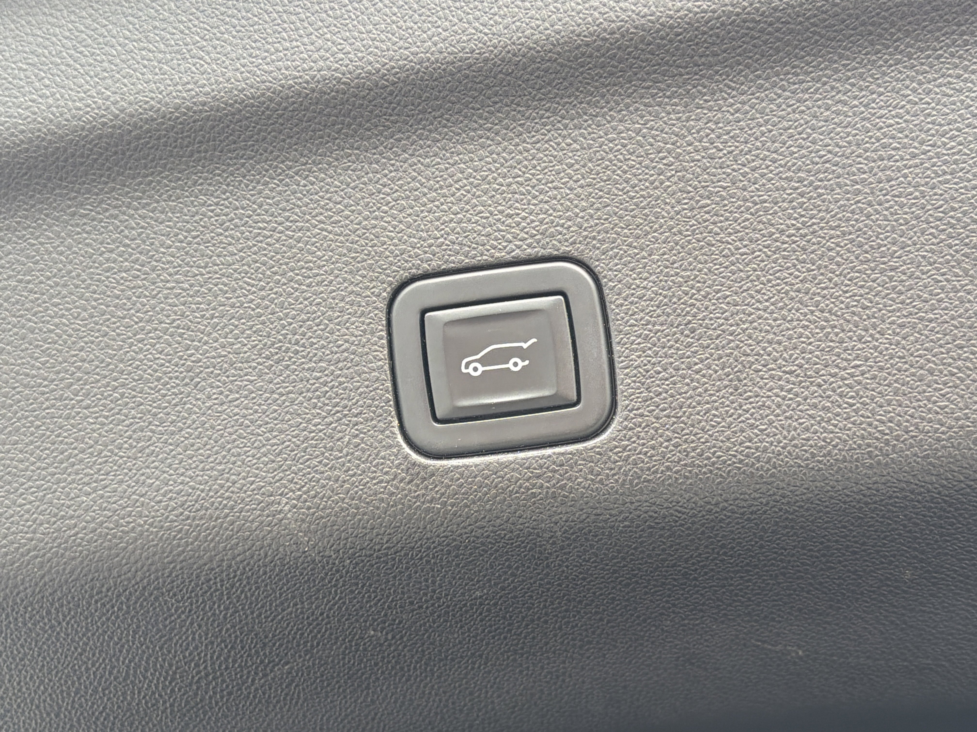 Used 2021 Chevrolet Tahoe RST w/ Luxury Package image 21